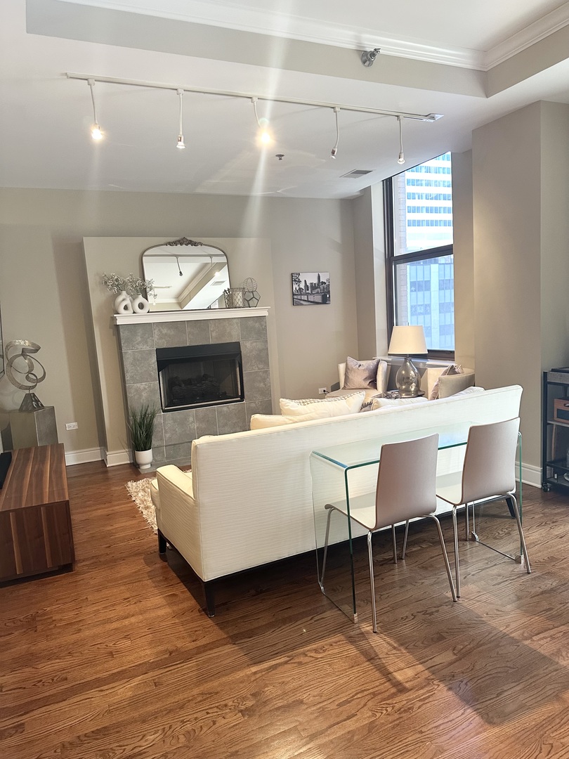 212 W Washington Street Unit: 1002