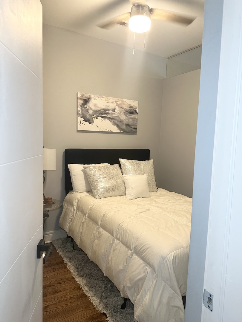 212 W Washington Street Unit: 1002