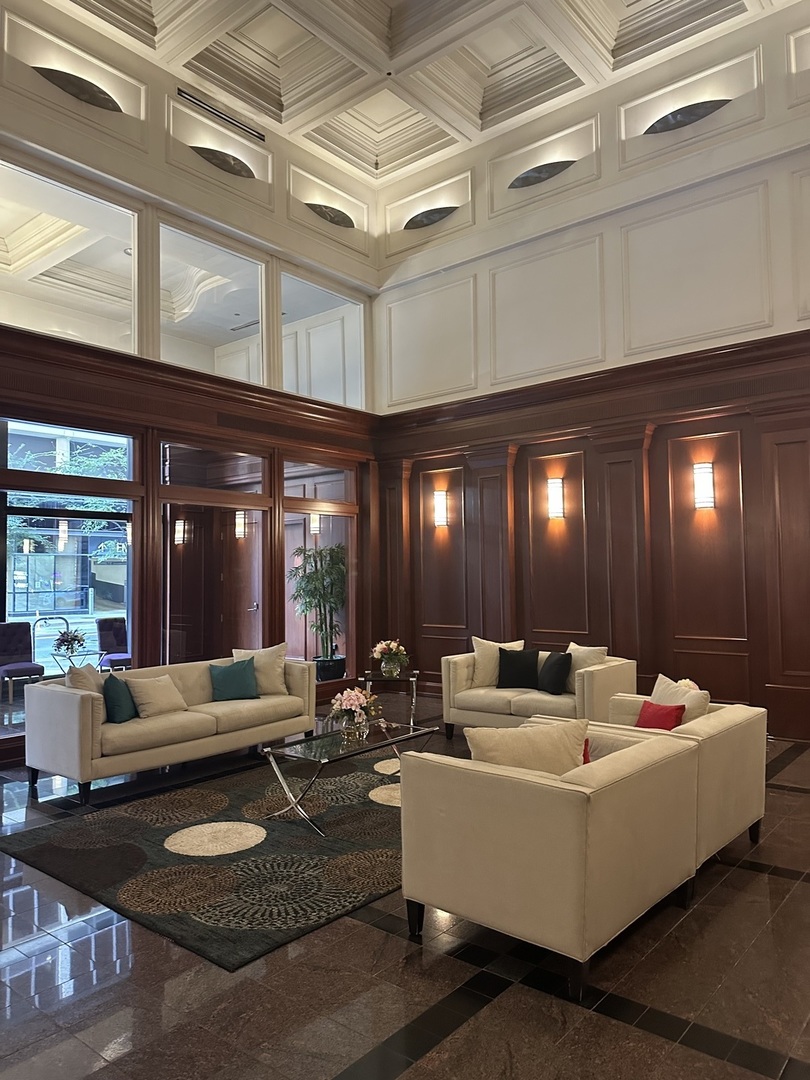 212 W Washington Street Unit: 1002