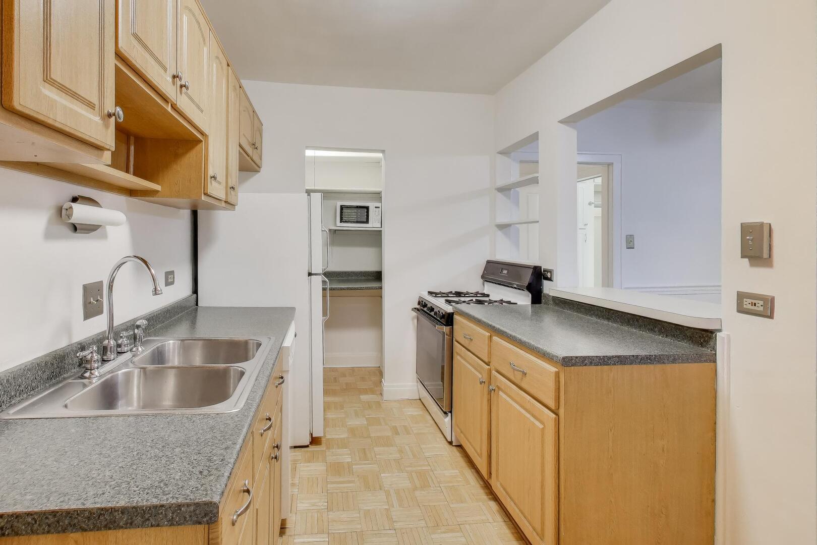 7346 Lake Street Unit: 2W