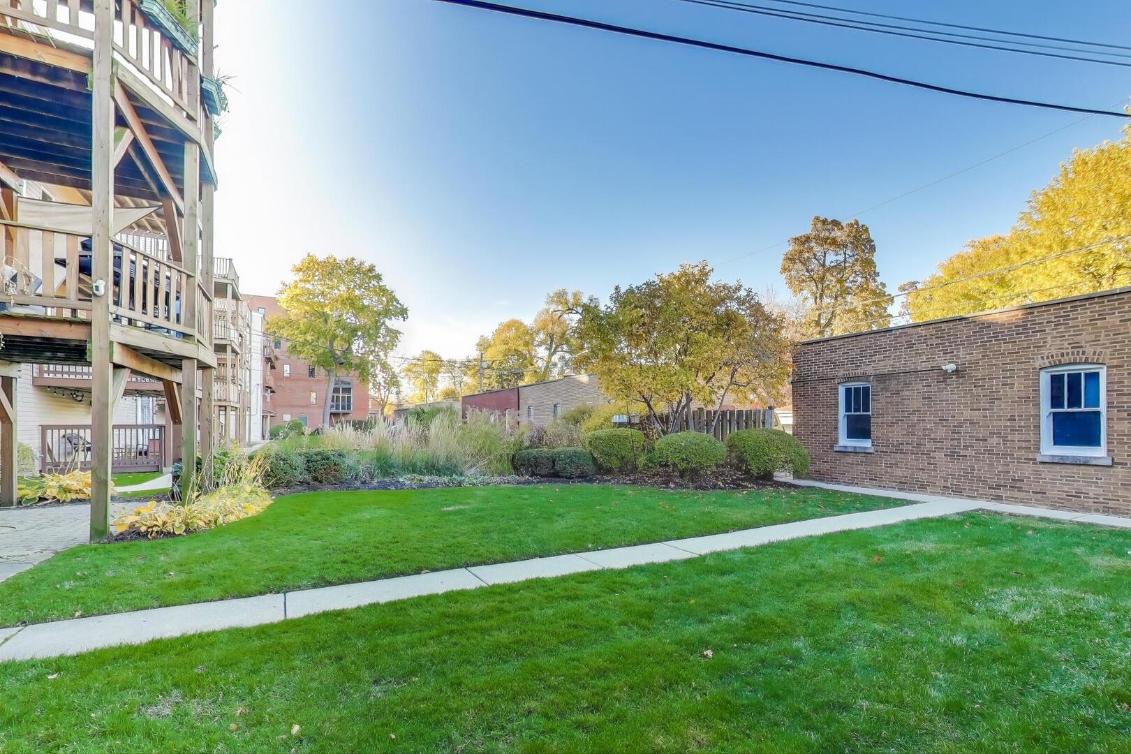 7346 Lake Street Unit: 2W