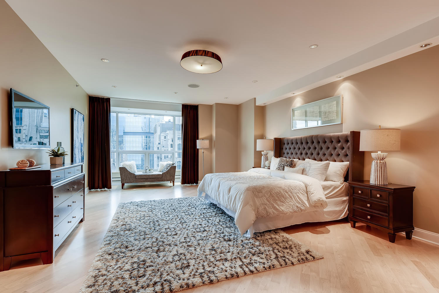 270 E Pearson Street Unit: 1402