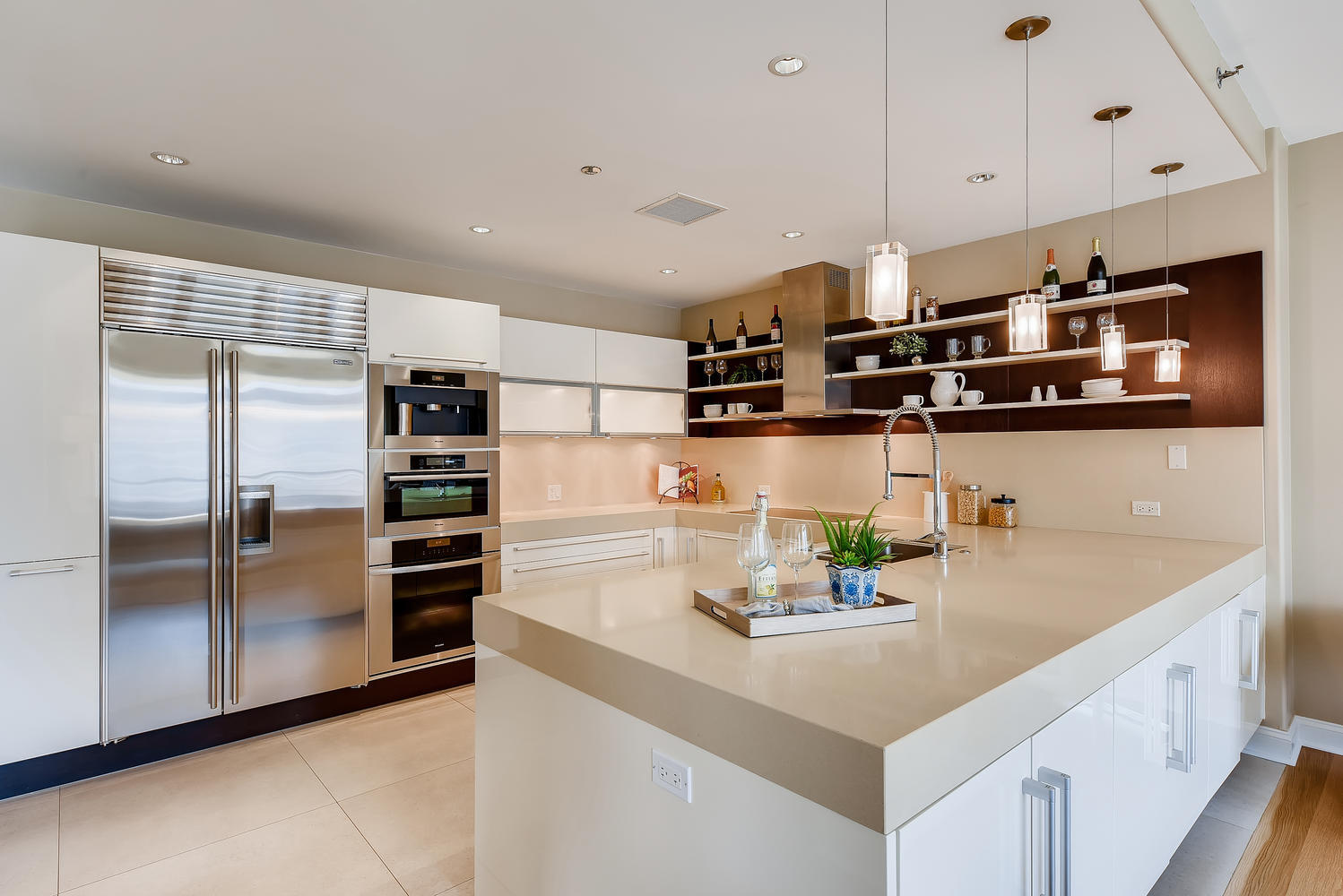 270 E Pearson Street Unit: 1402