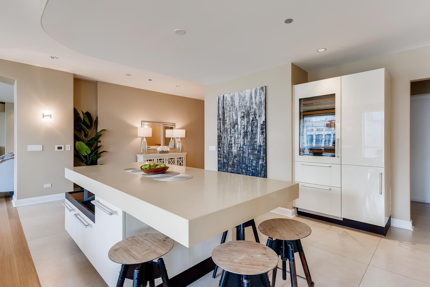 270 E Pearson Street Unit: 1402