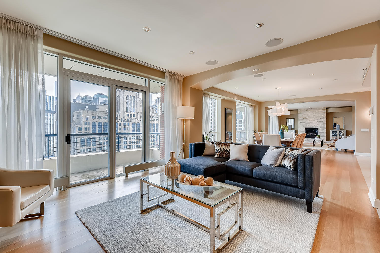 270 E Pearson Street Unit: 1402