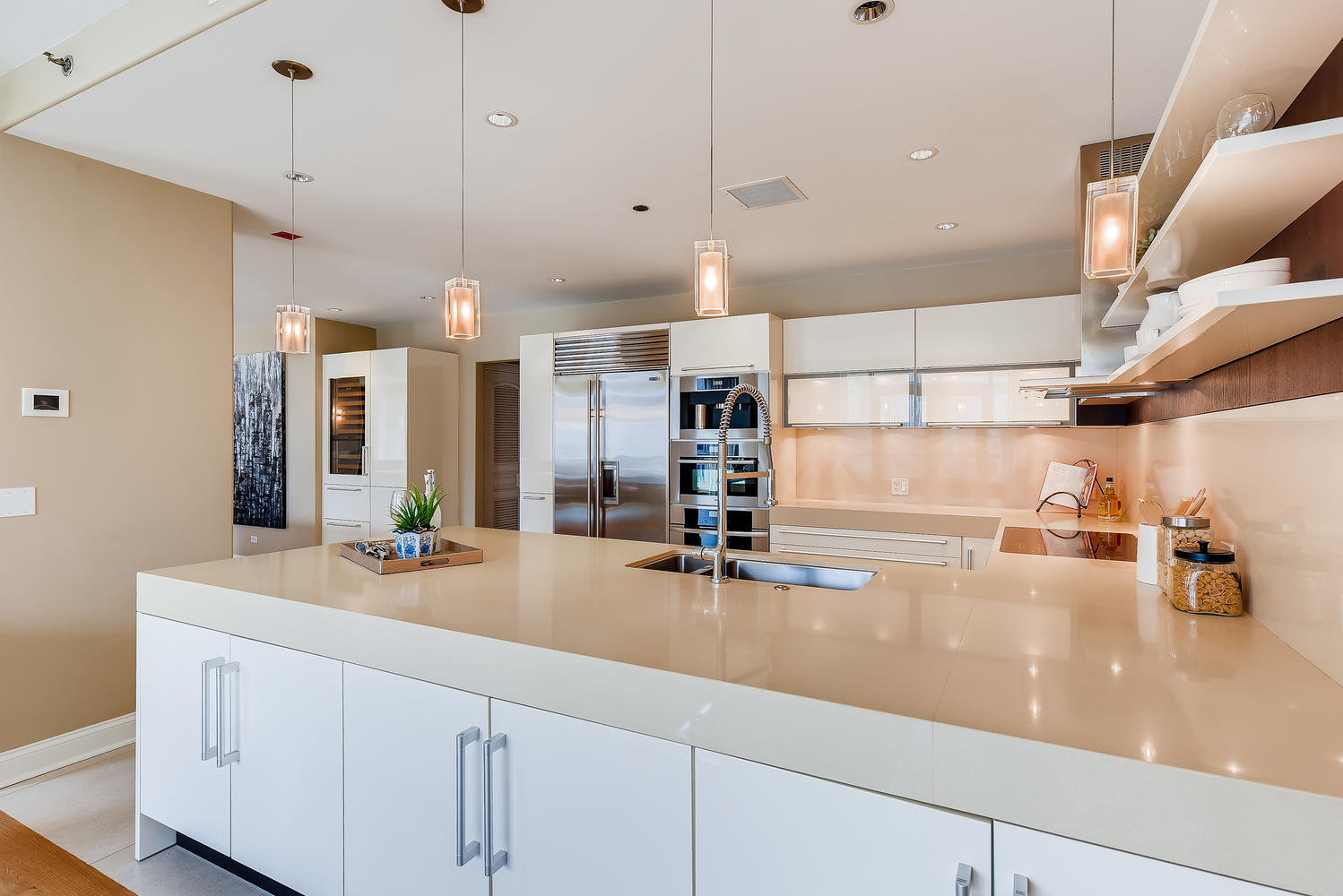 270 E Pearson Street Unit: 1402