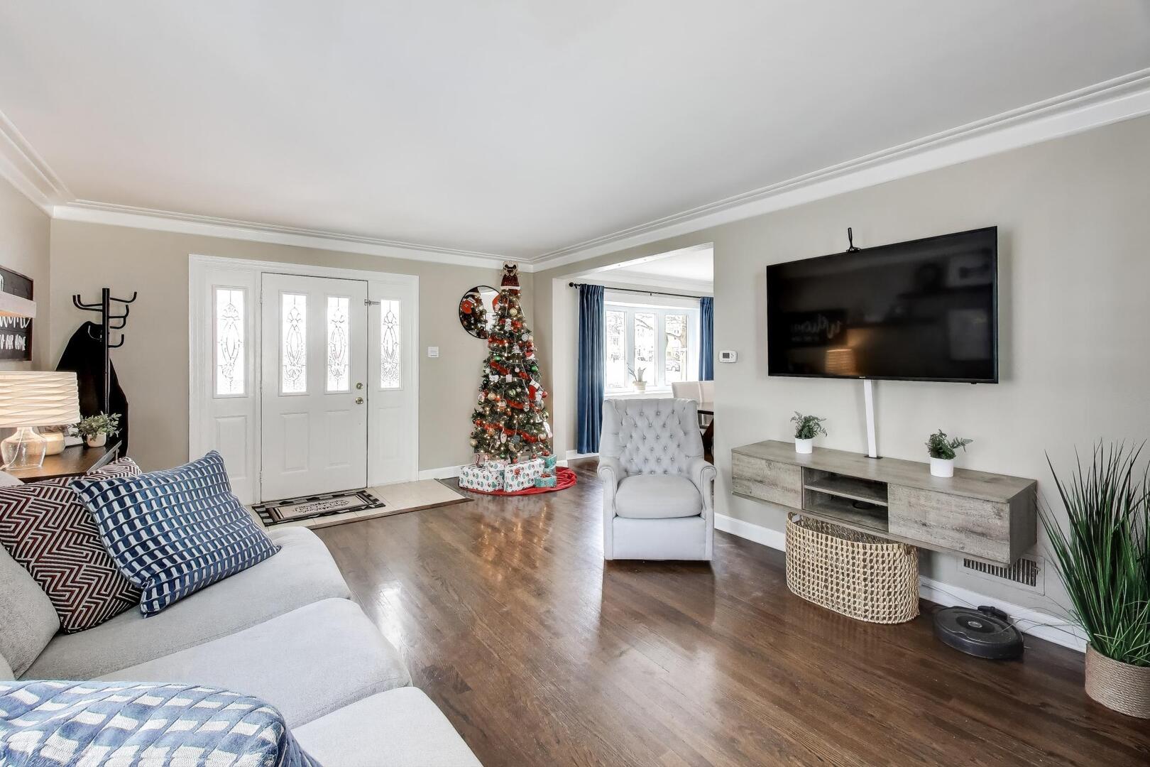 7712 W Dickens Avenue