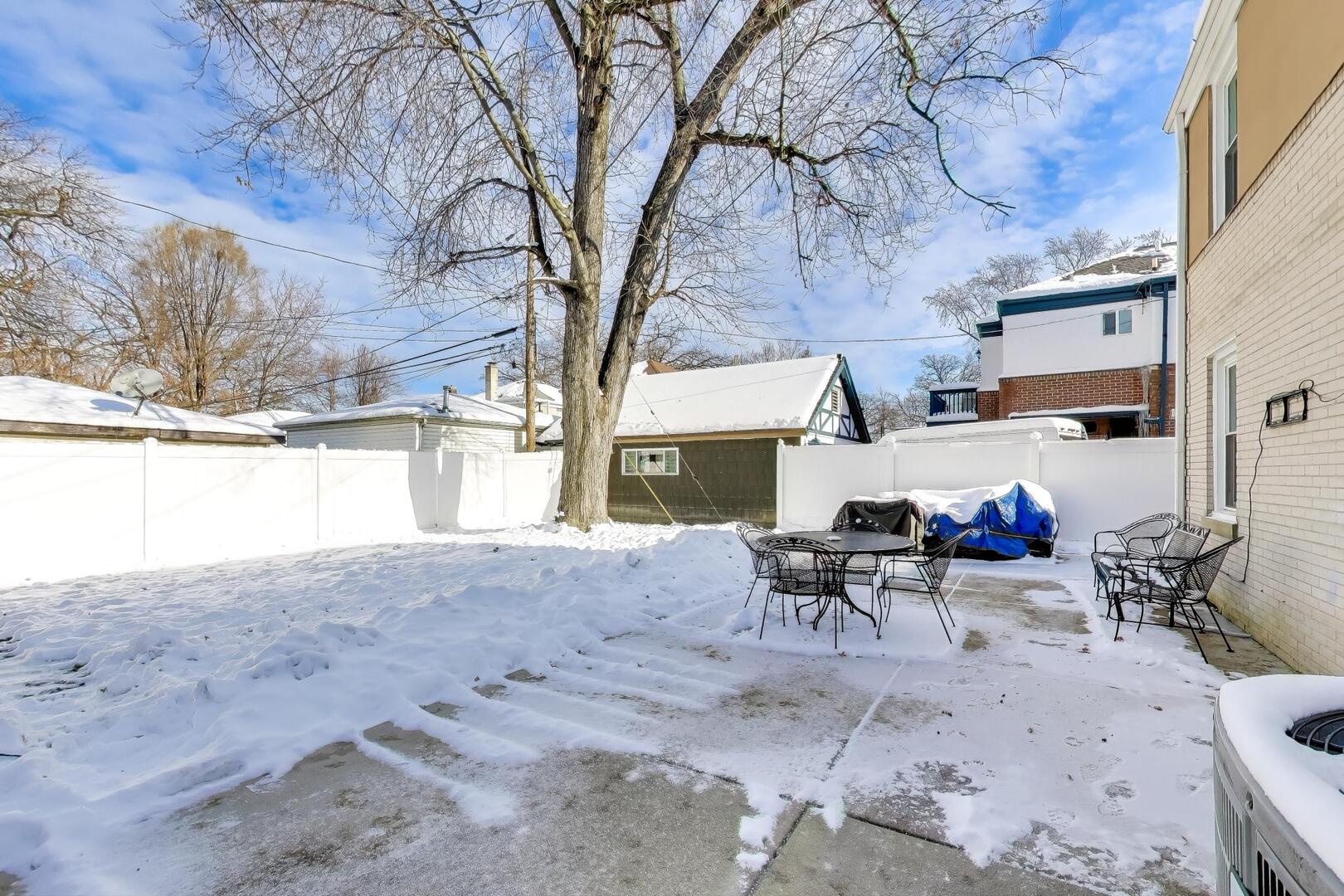 7712 W Dickens Avenue