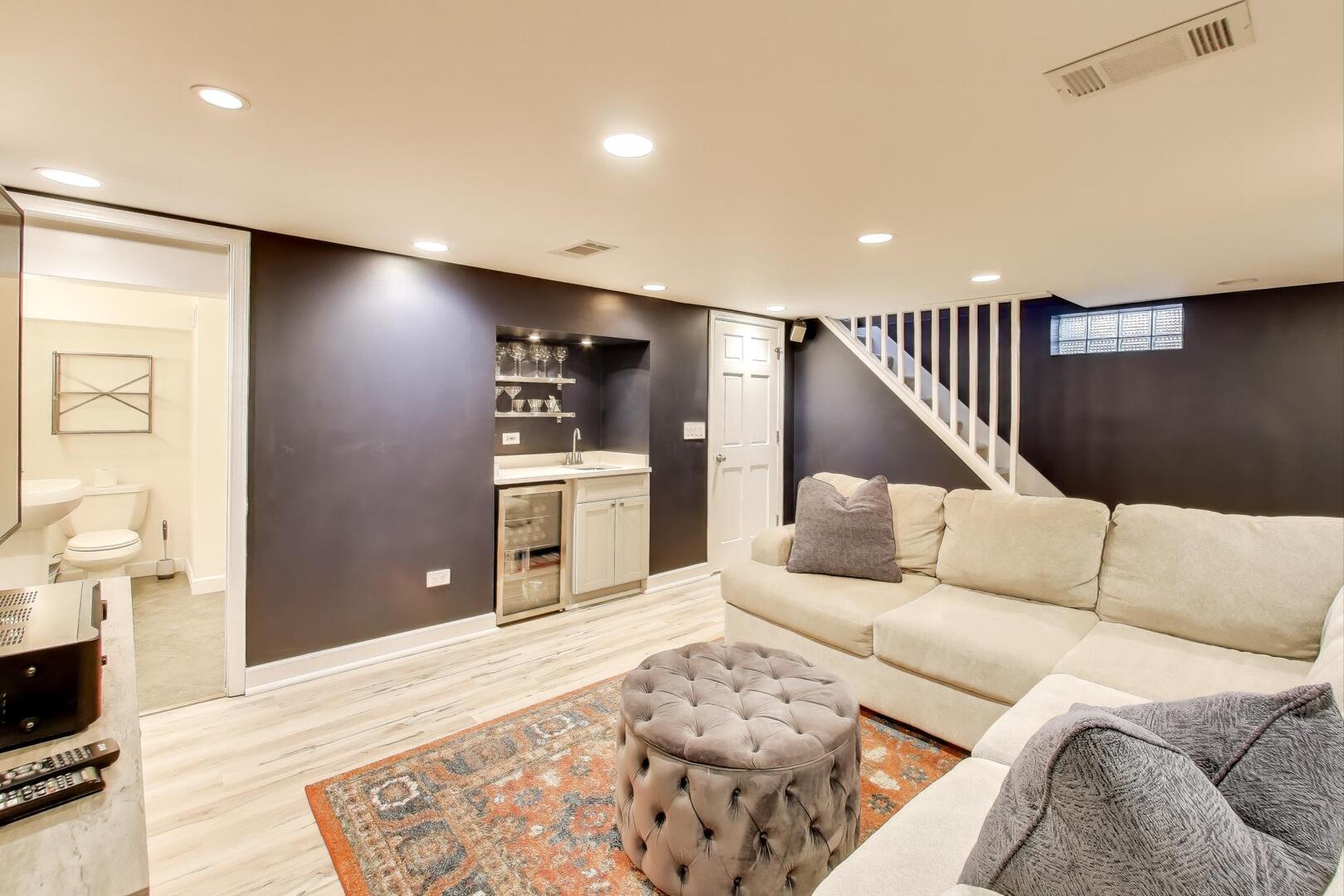 7712 W Dickens Avenue