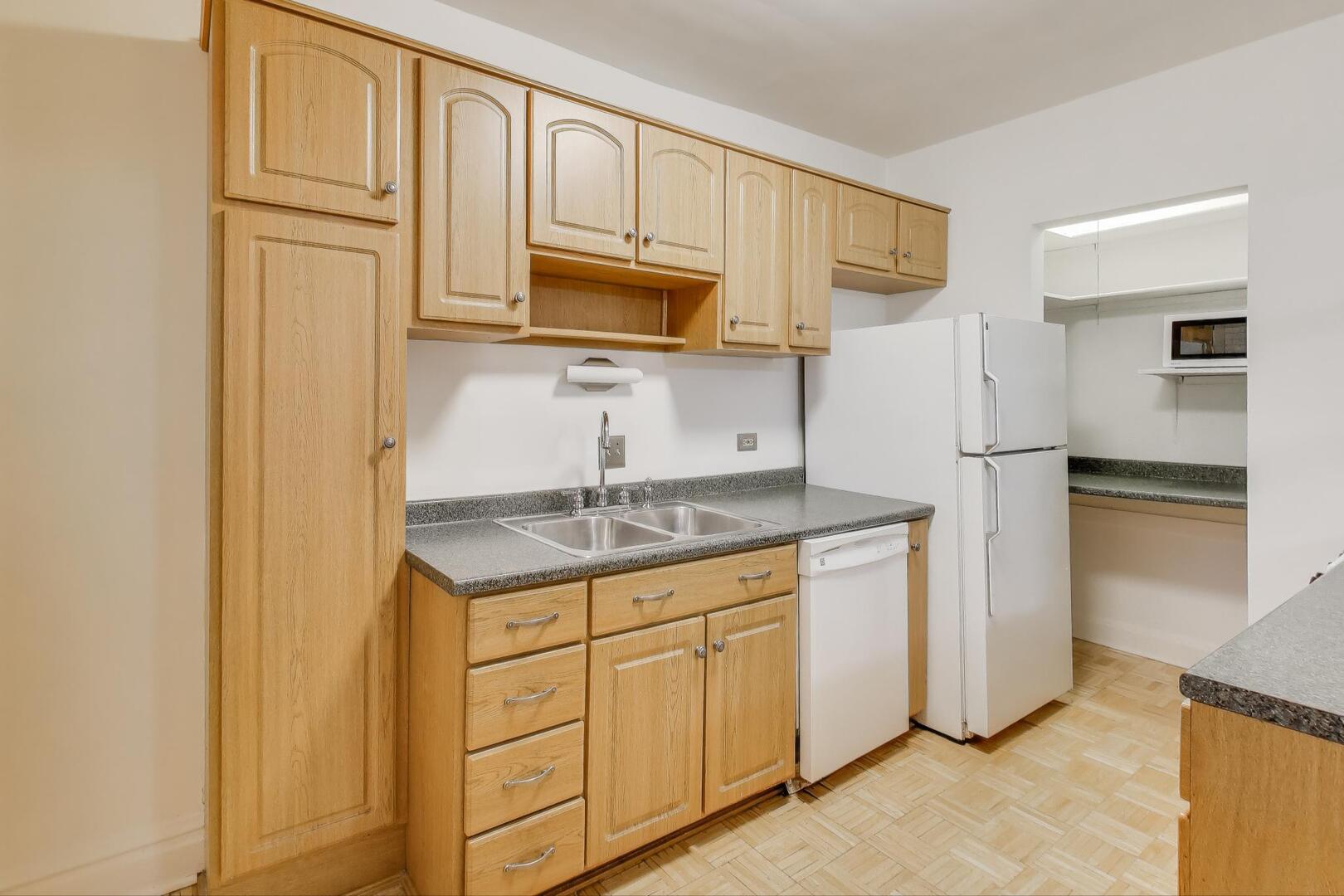 7346 Lake Street Unit: 2W