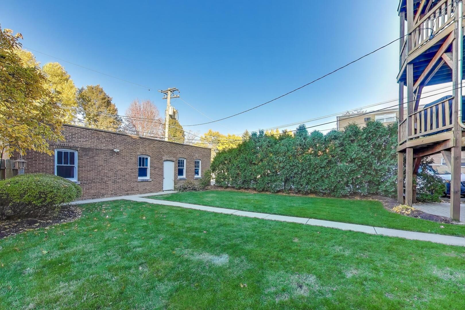 7346 Lake Street Unit: 2W