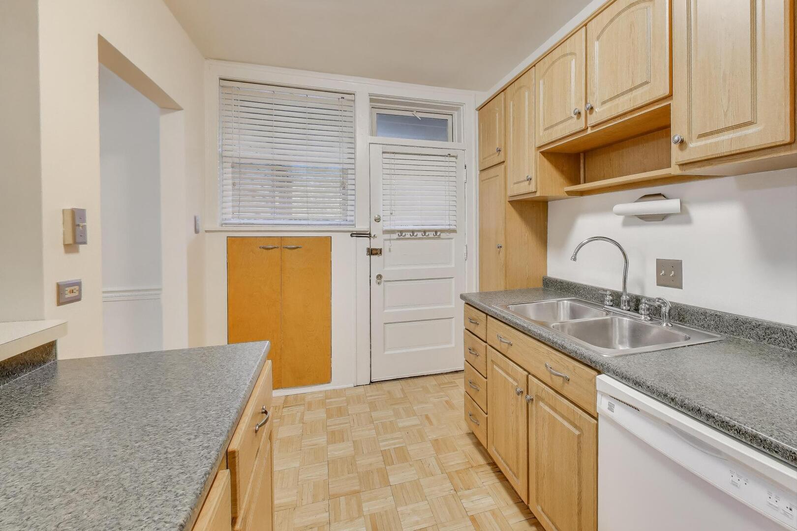 7346 Lake Street Unit: 2W