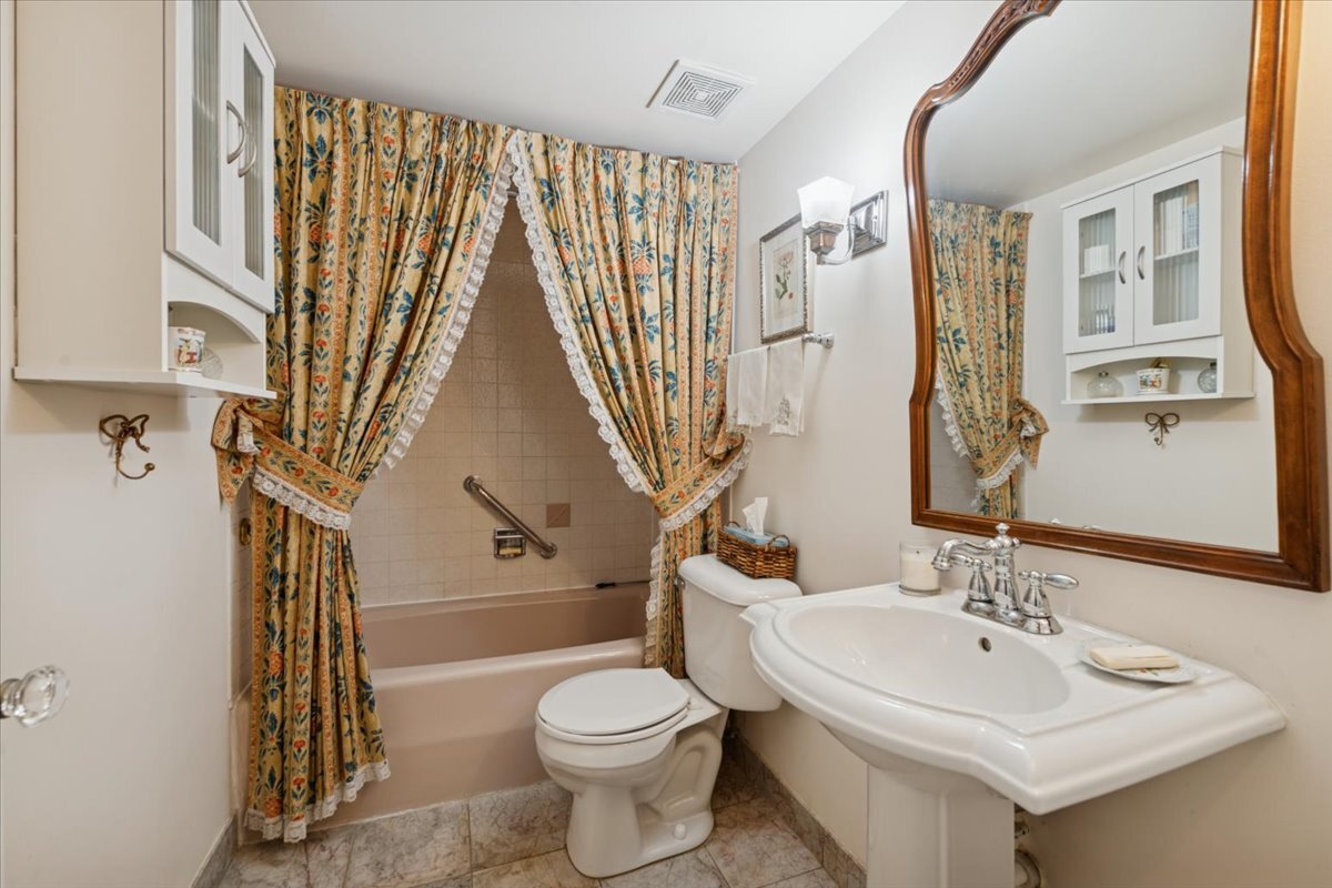 411 Ashland Avenue Unit: 1A