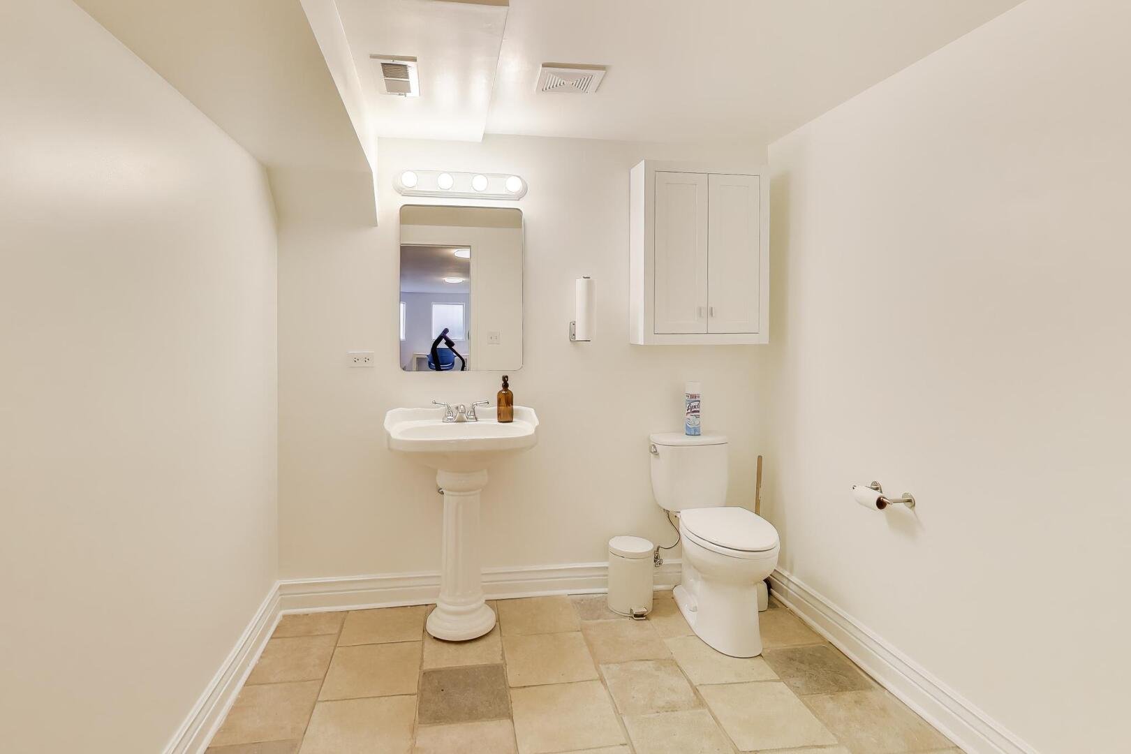 2537 N HAMLIN Avenue Unit: 1S