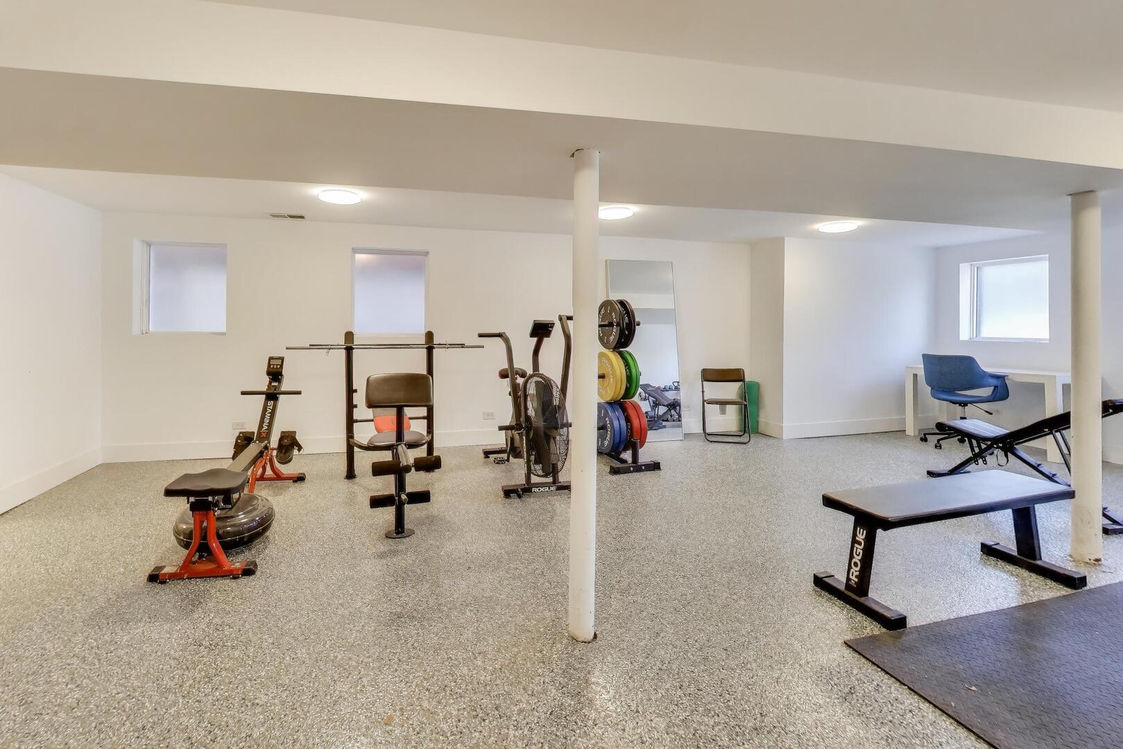 2537 N HAMLIN Avenue Unit: 1S