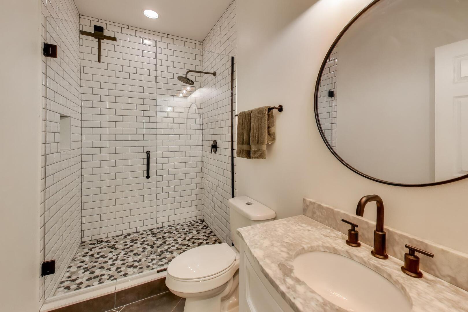 2537 N HAMLIN Avenue Unit: 1S