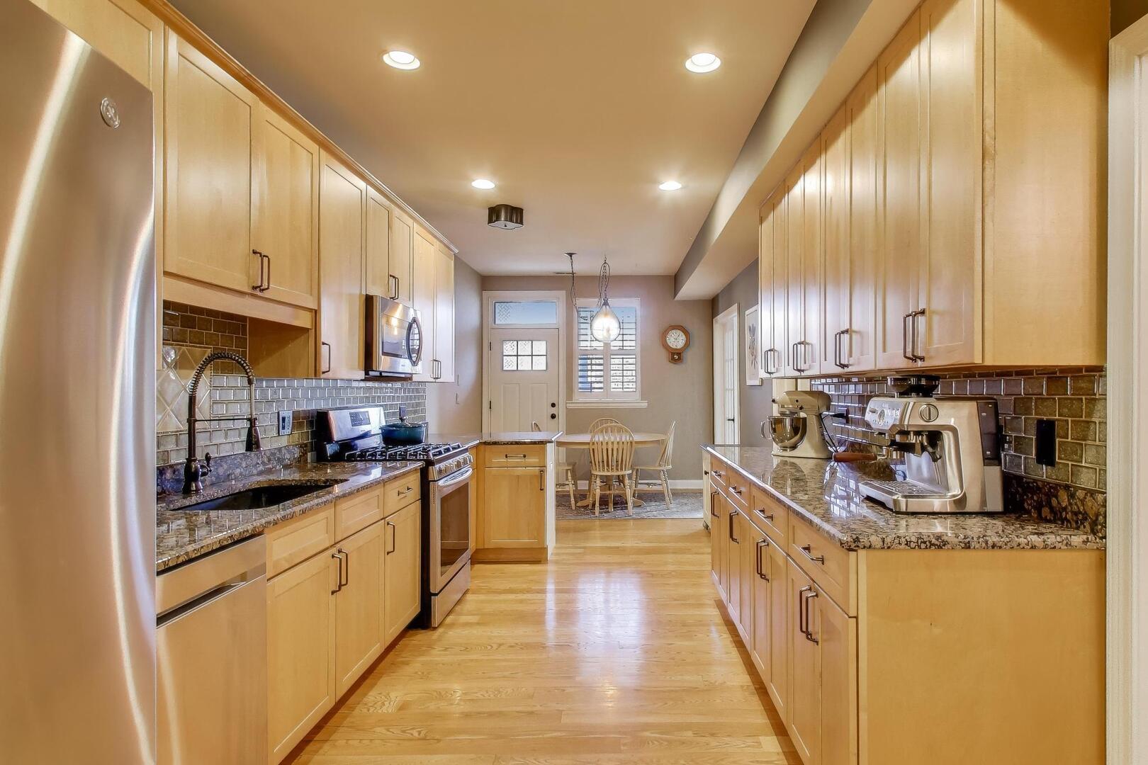 2537 N HAMLIN Avenue Unit: 1S