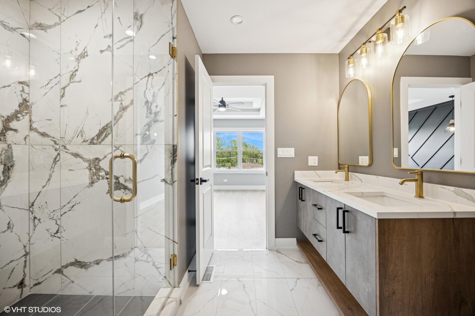 2805 N Auxplaines Street