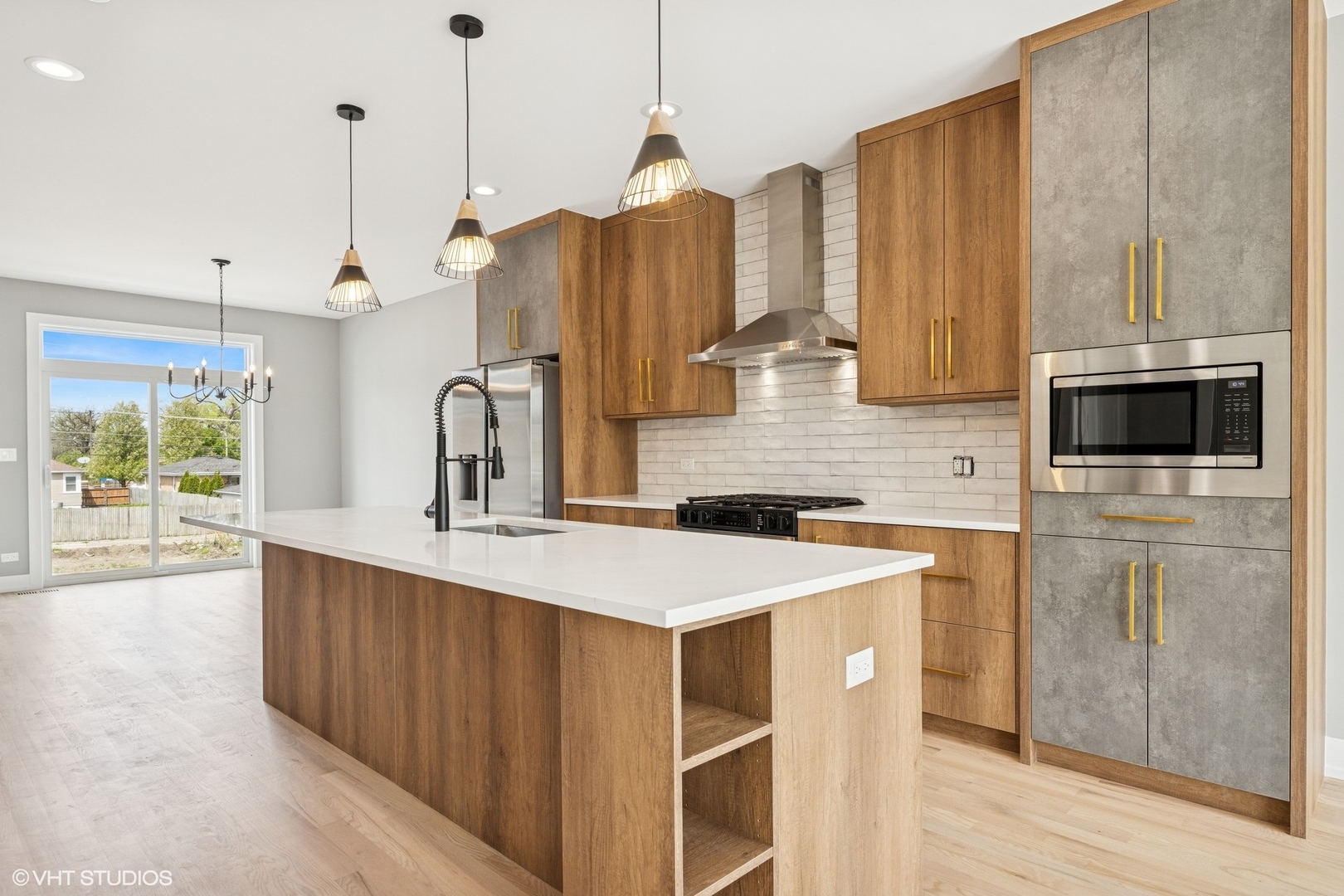 2805 N Auxplaines Street