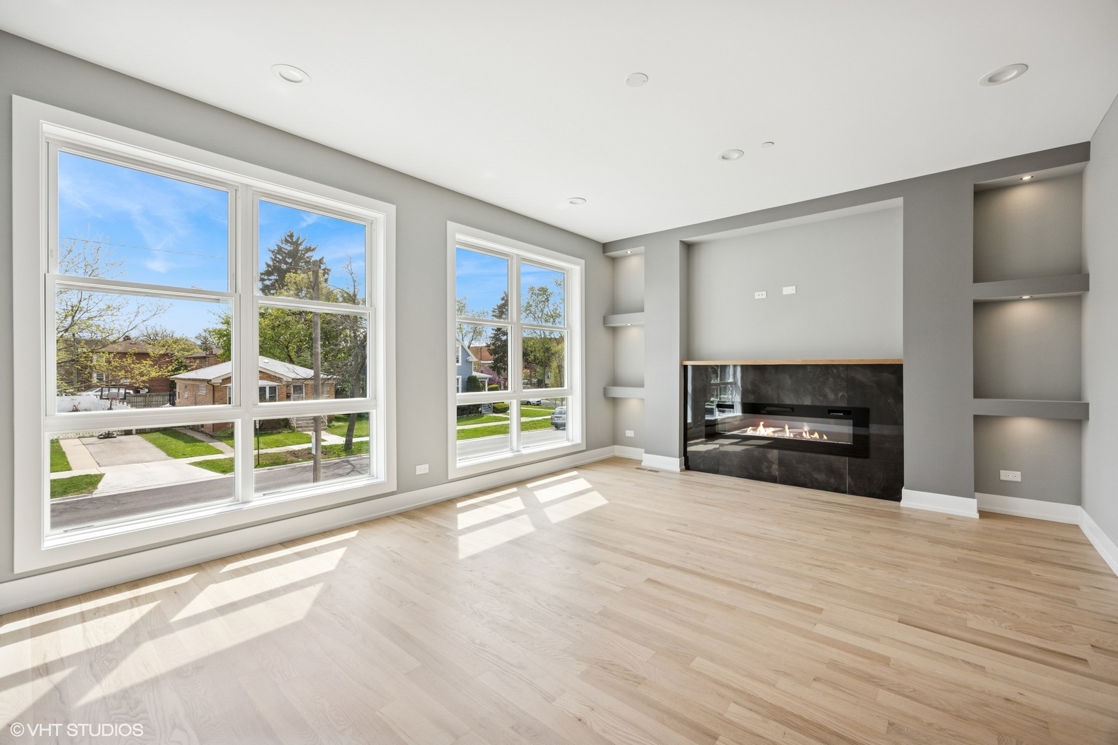 2805 N Auxplaines Street