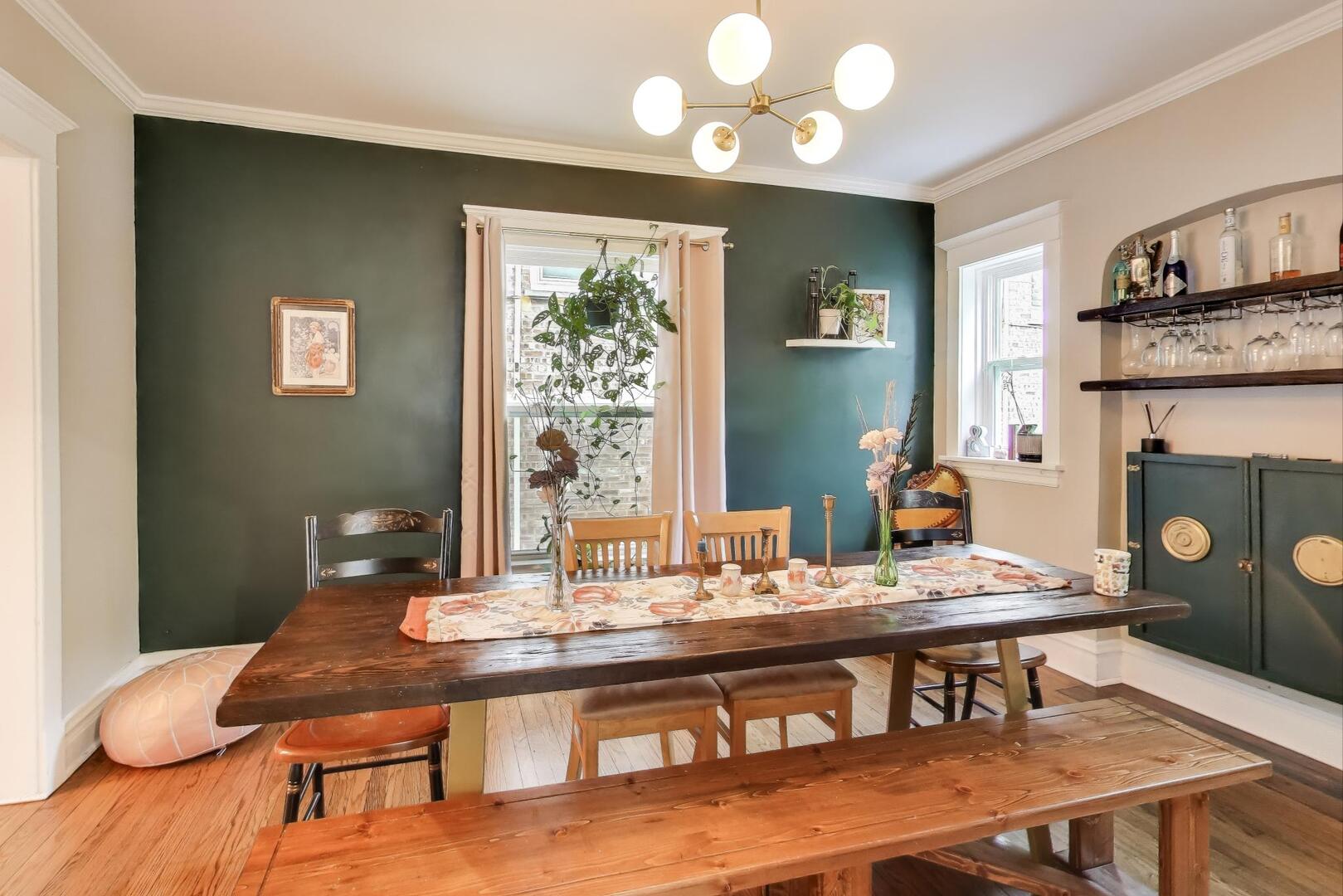 830 N Austin Boulevard