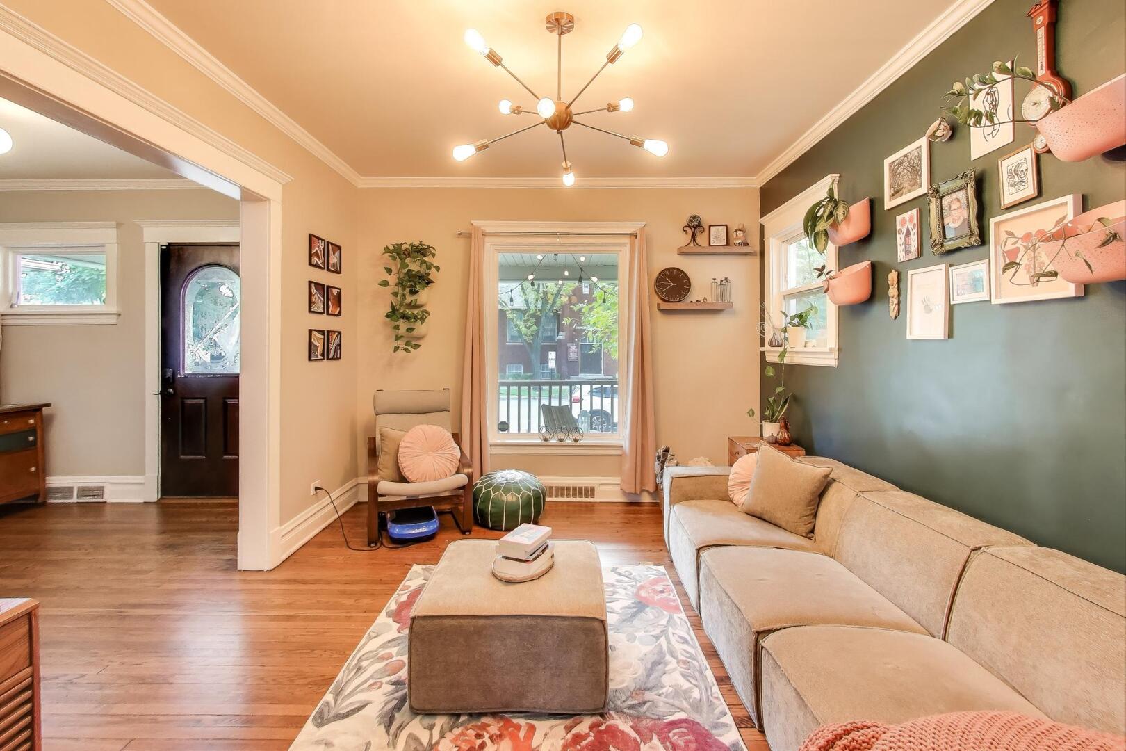 830 N Austin Boulevard