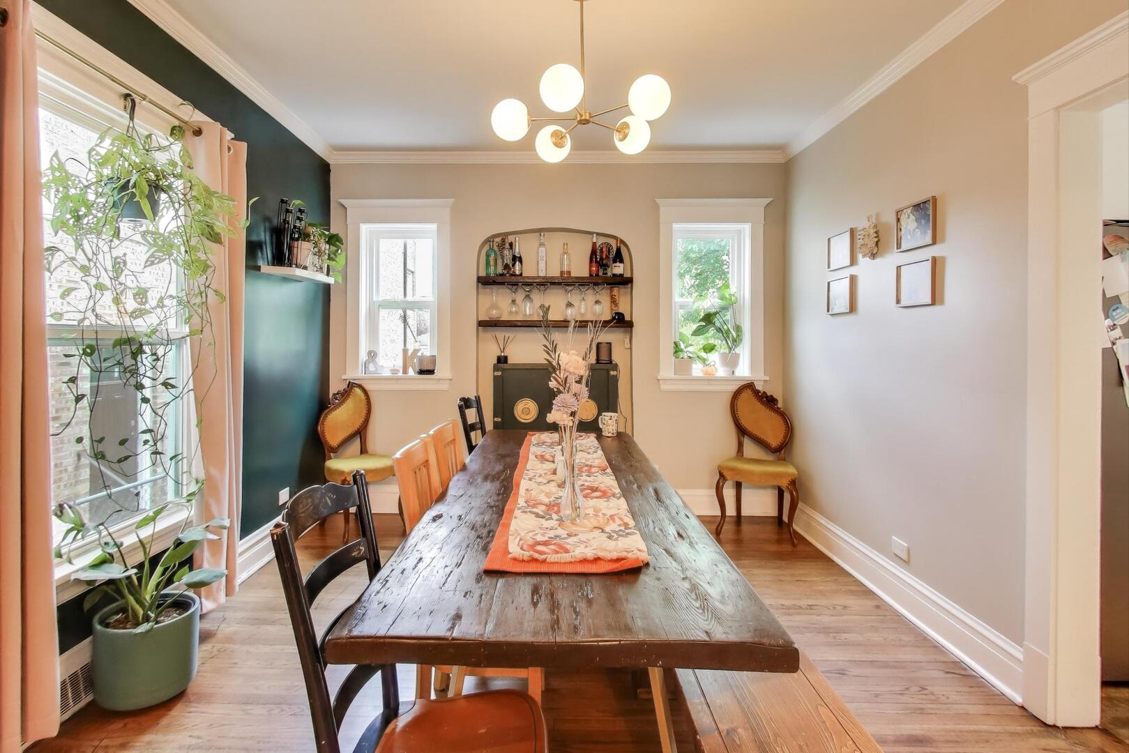 830 N Austin Boulevard