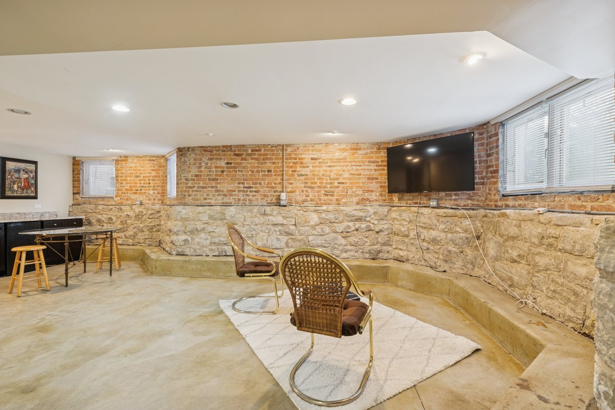 1122 S Oak Park Avenue