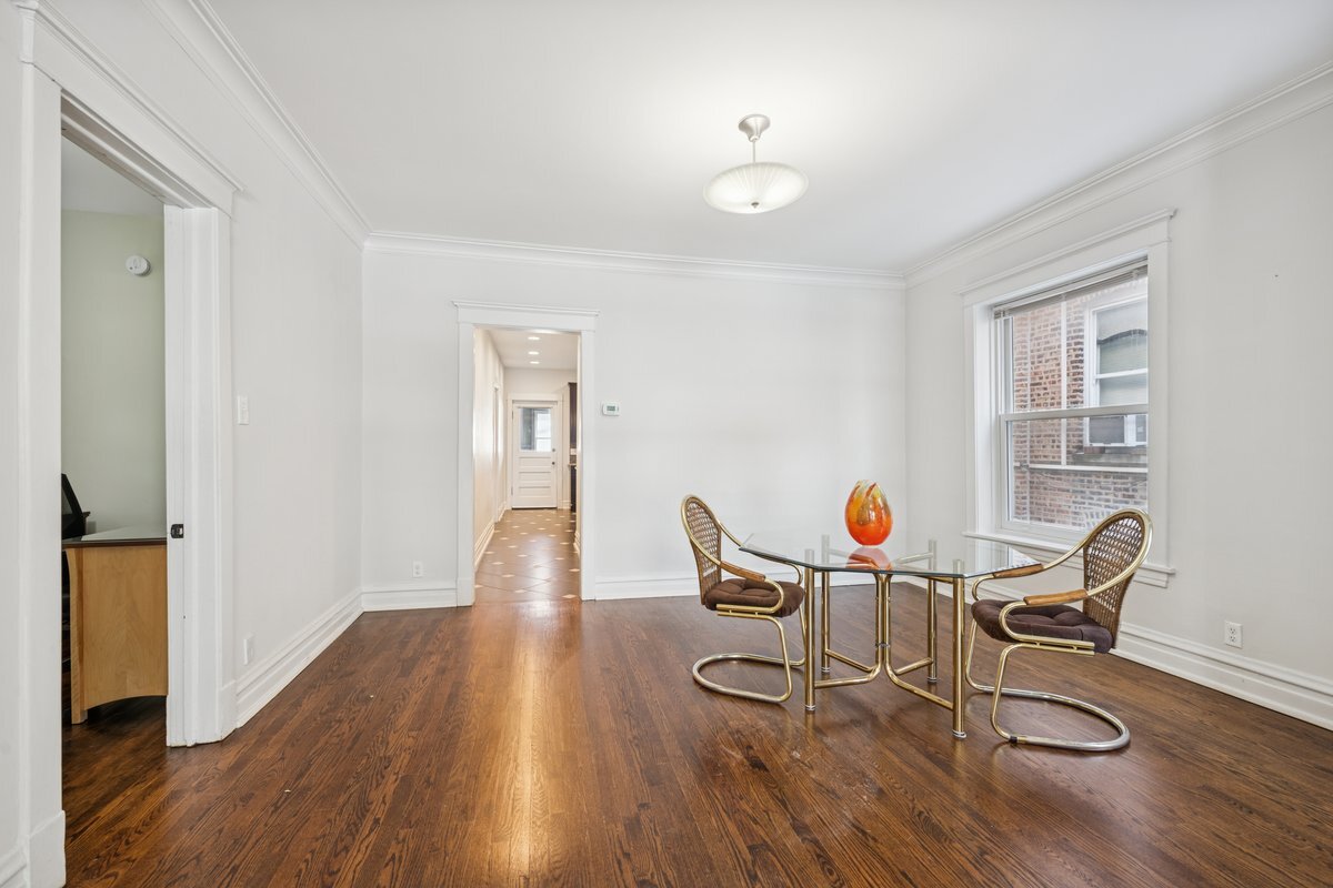 1122 S Oak Park Avenue