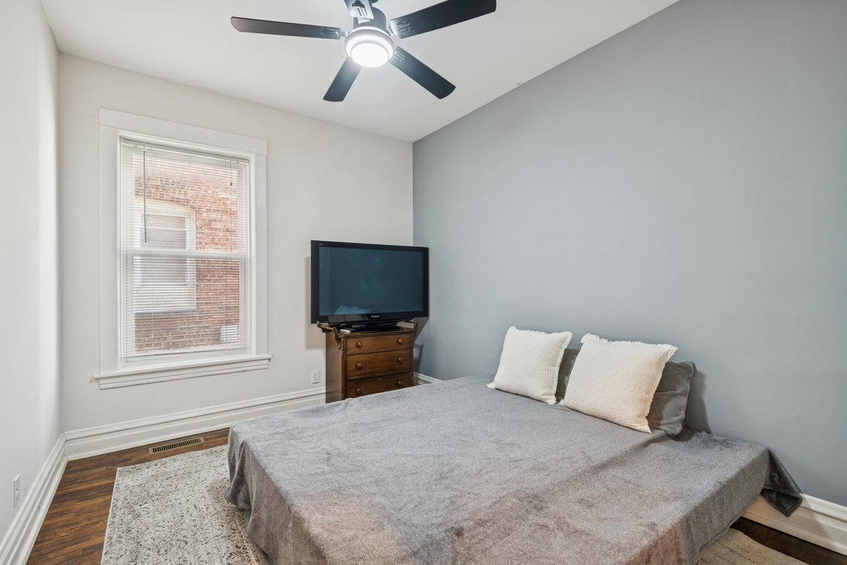 1122 S Oak Park Avenue