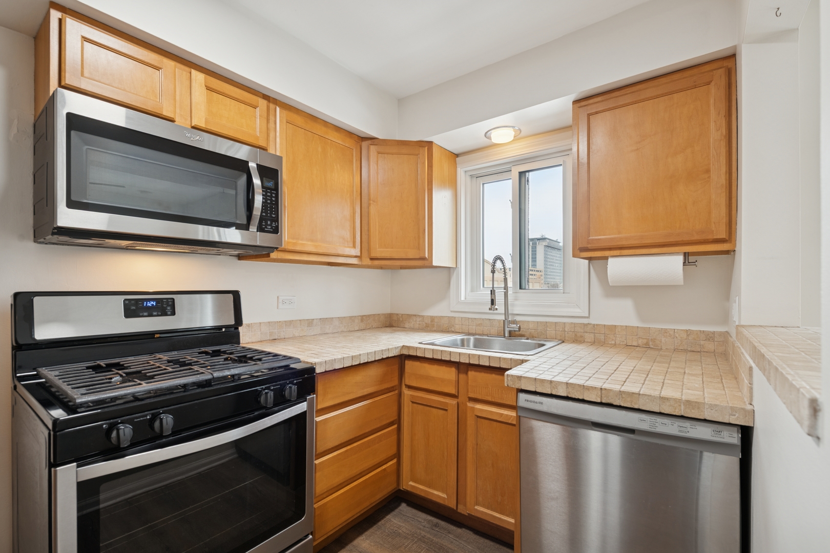 1535 Monroe Avenue Unit: 3