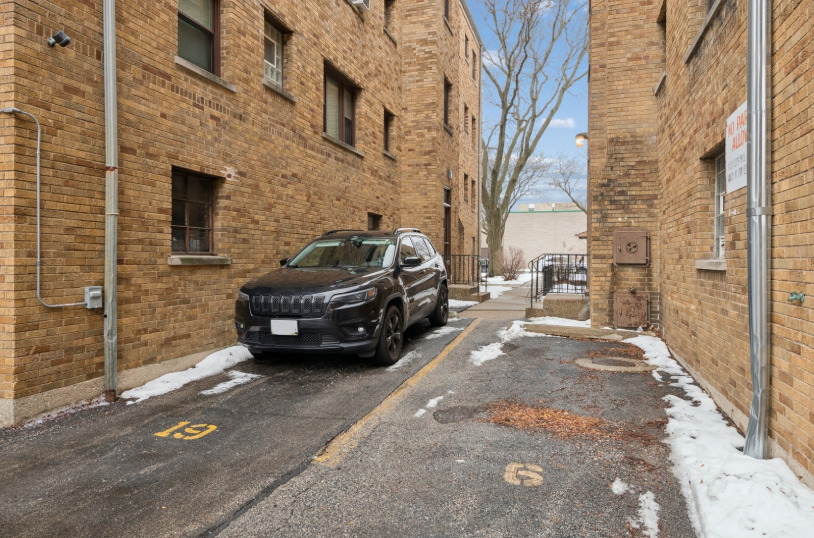 1535 Monroe Avenue Unit: 3