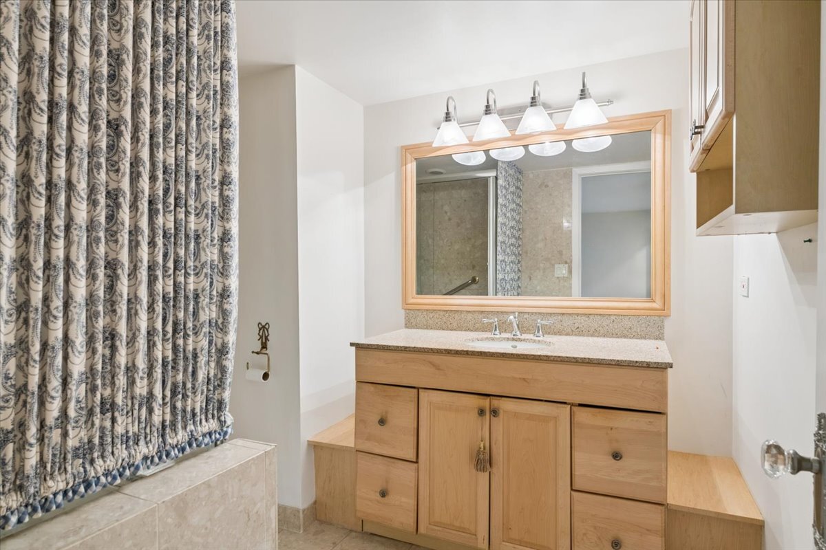 411 Ashland Avenue Unit: 1A