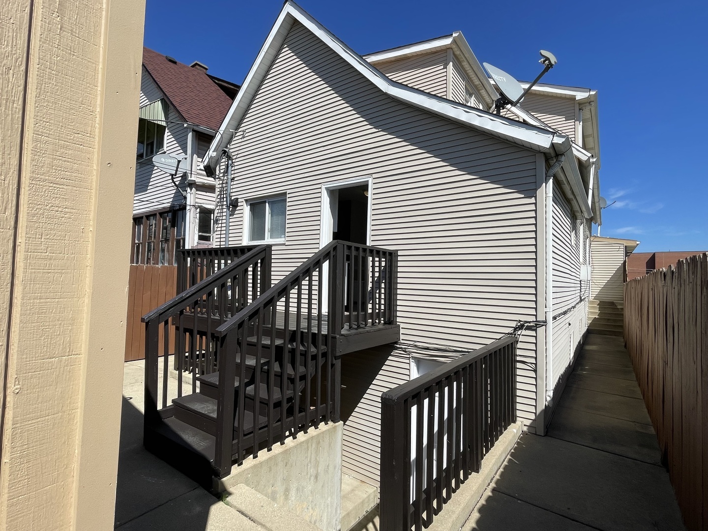 714 Broadway Avenue Unit: REAR