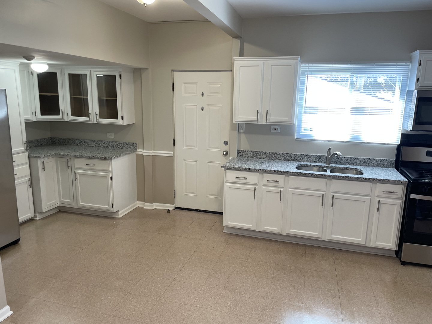 714 Broadway Avenue Unit: REAR