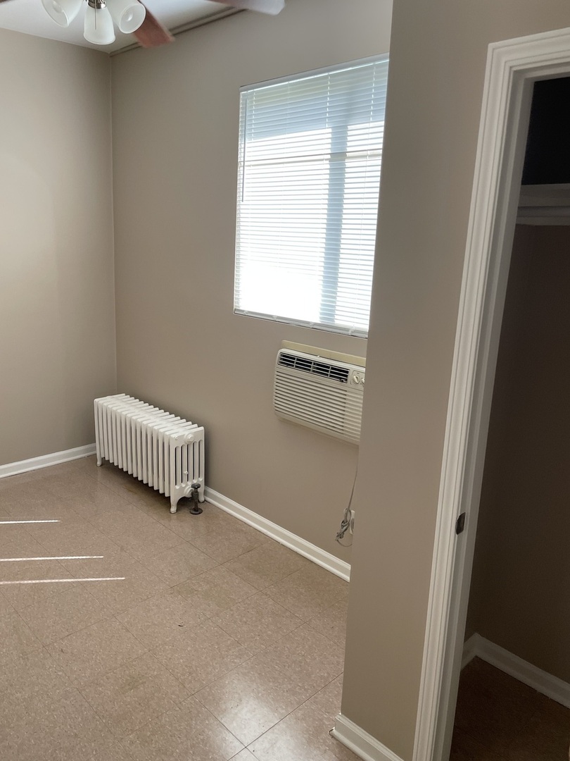 714 Broadway Avenue Unit: REAR