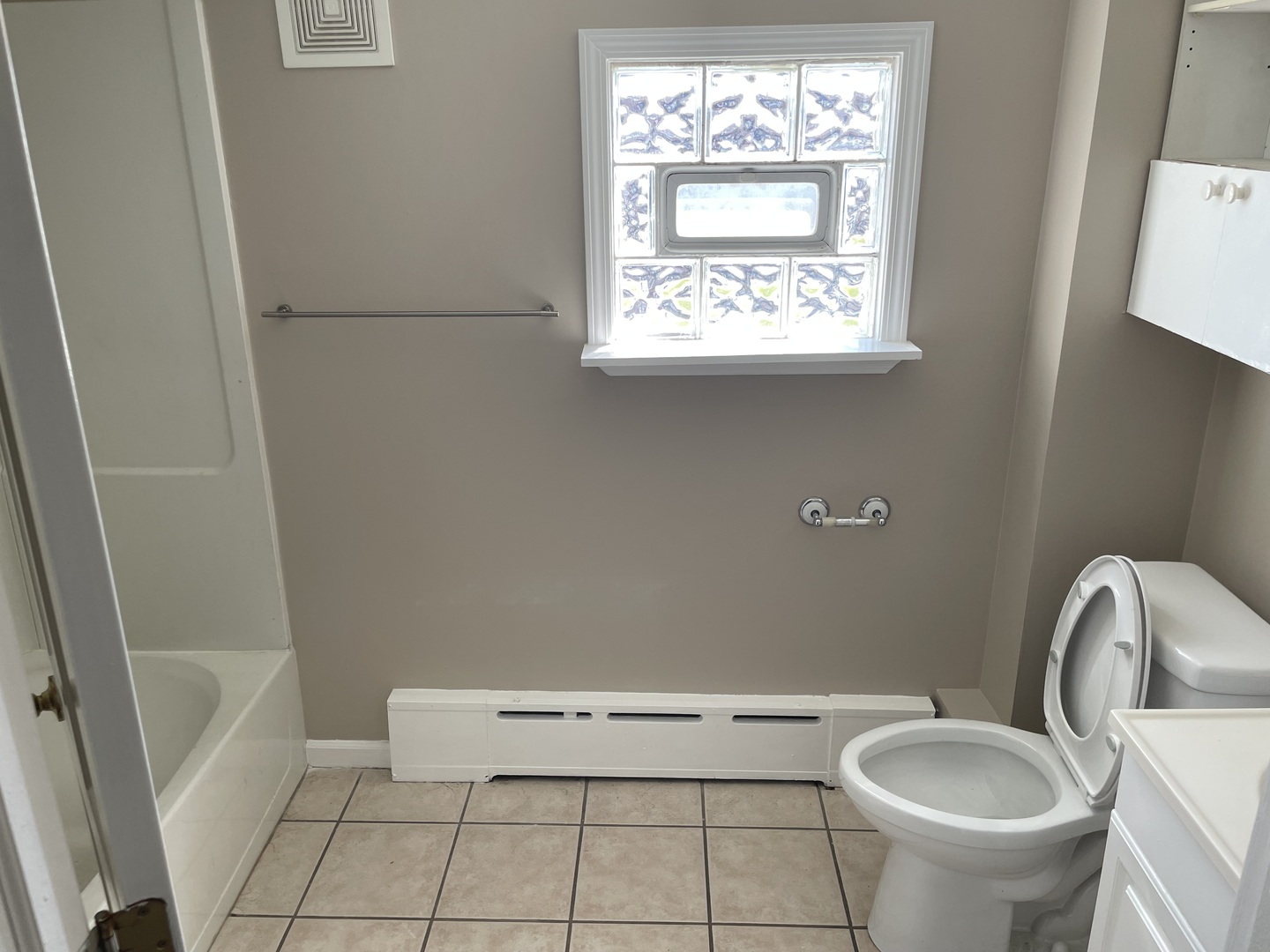 714 Broadway Avenue Unit: REAR