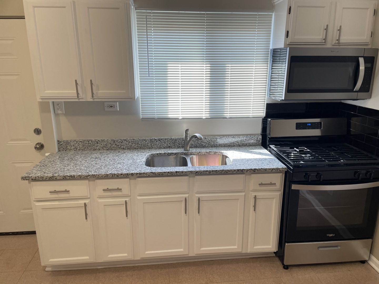 714 Broadway Avenue Unit: REAR