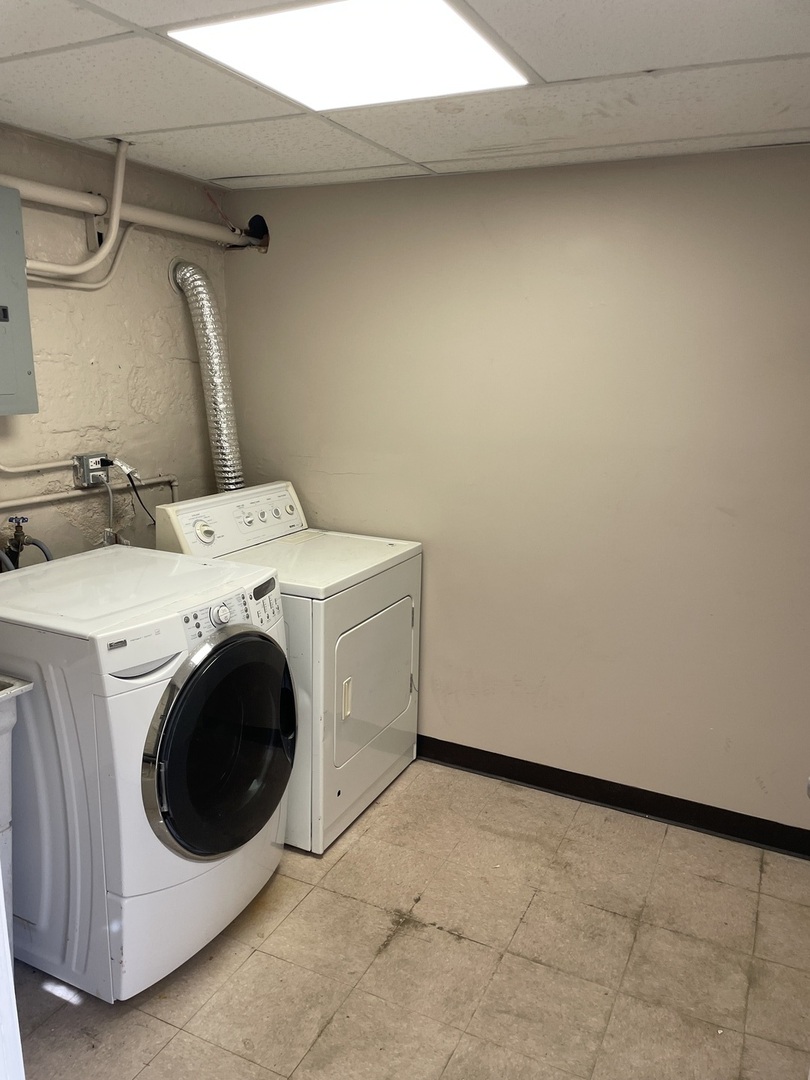 714 Broadway Avenue Unit: REAR