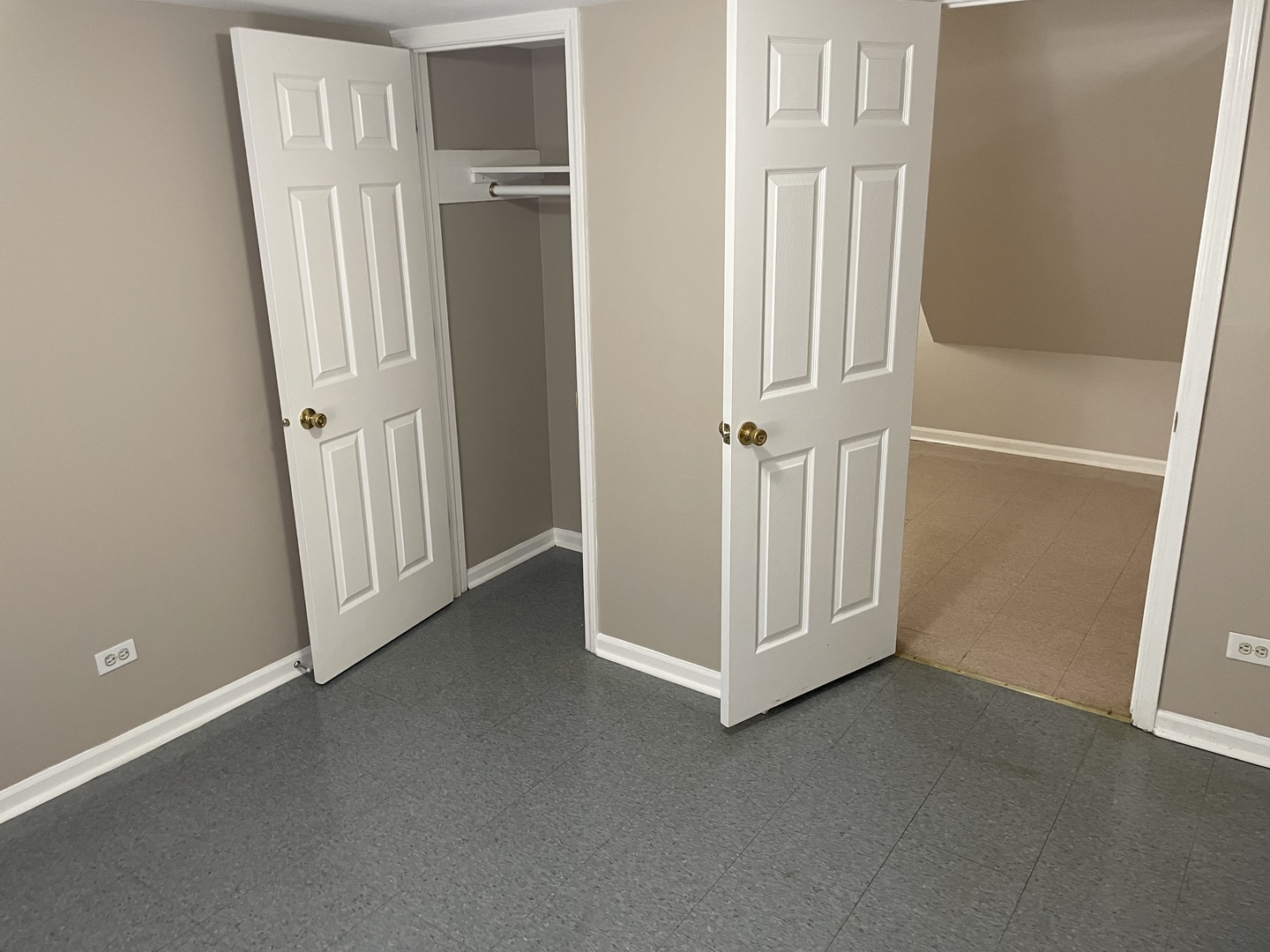 714 Broadway Avenue Unit: REAR