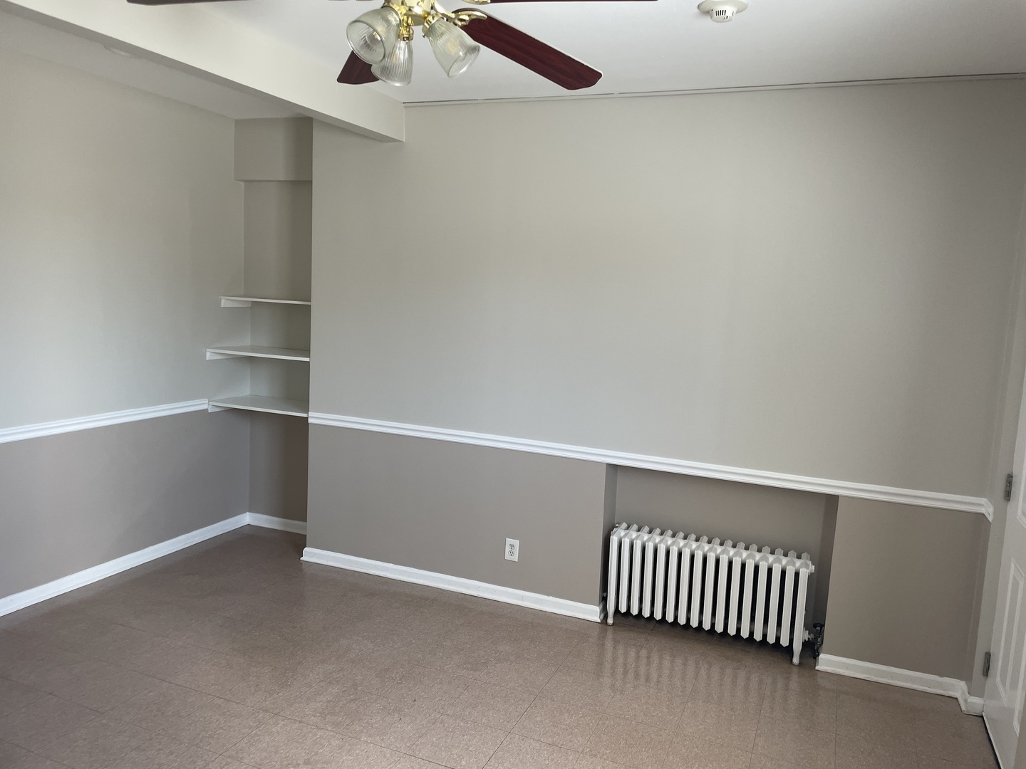 714 Broadway Avenue Unit: REAR