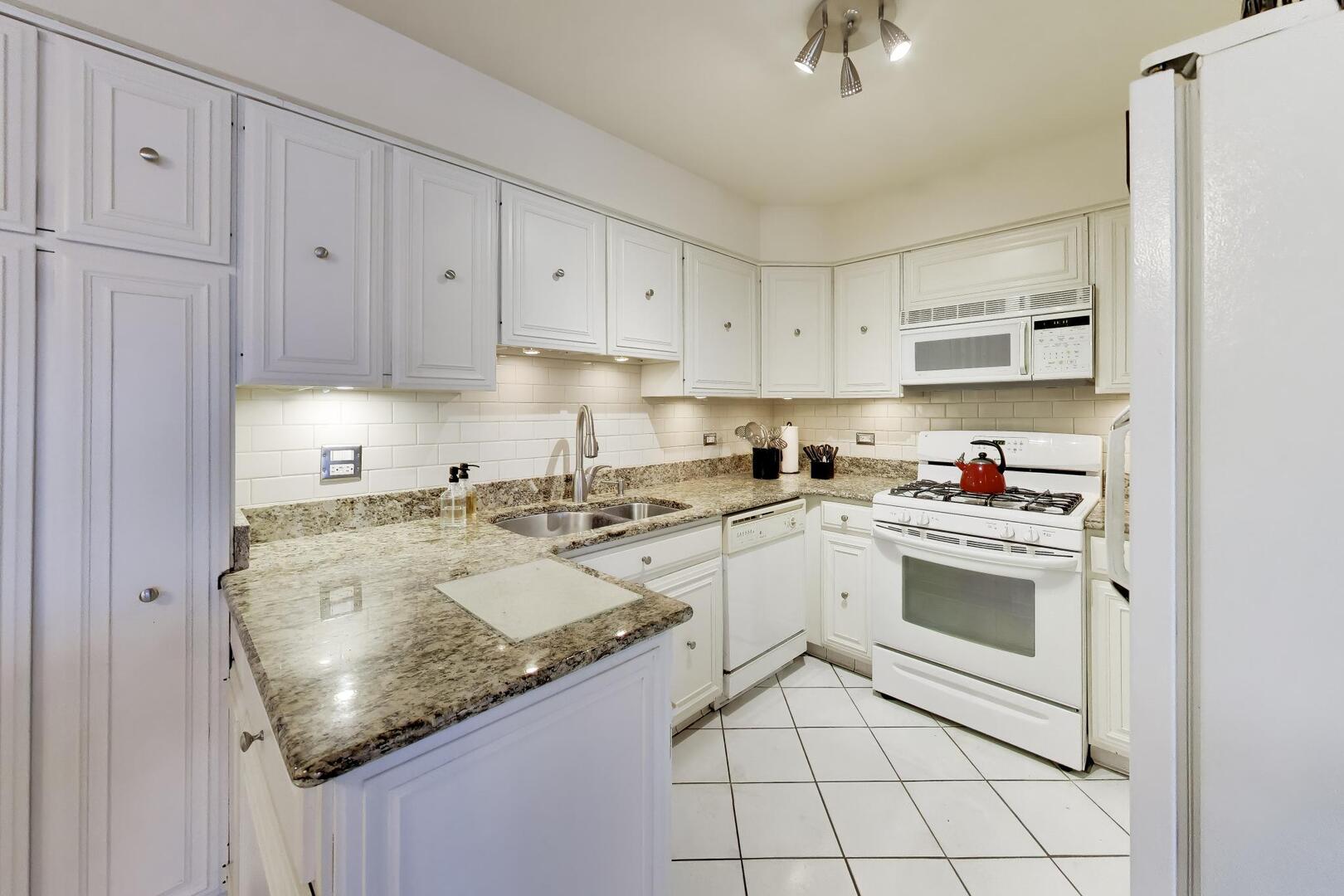 1535 Forest Avenue Unit: 402