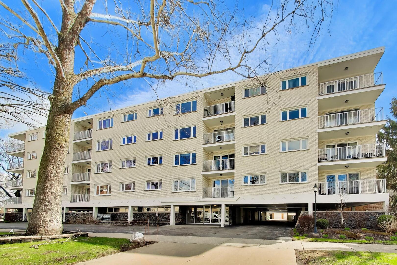 1535 Forest Avenue Unit: 402
