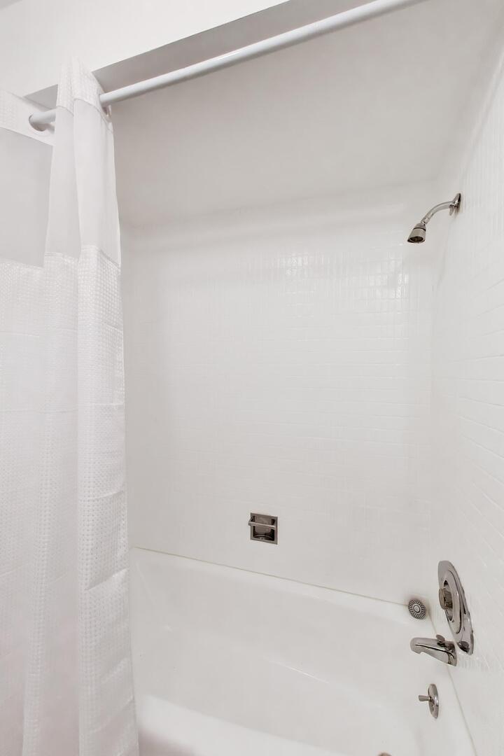 1535 Forest Avenue Unit: 402