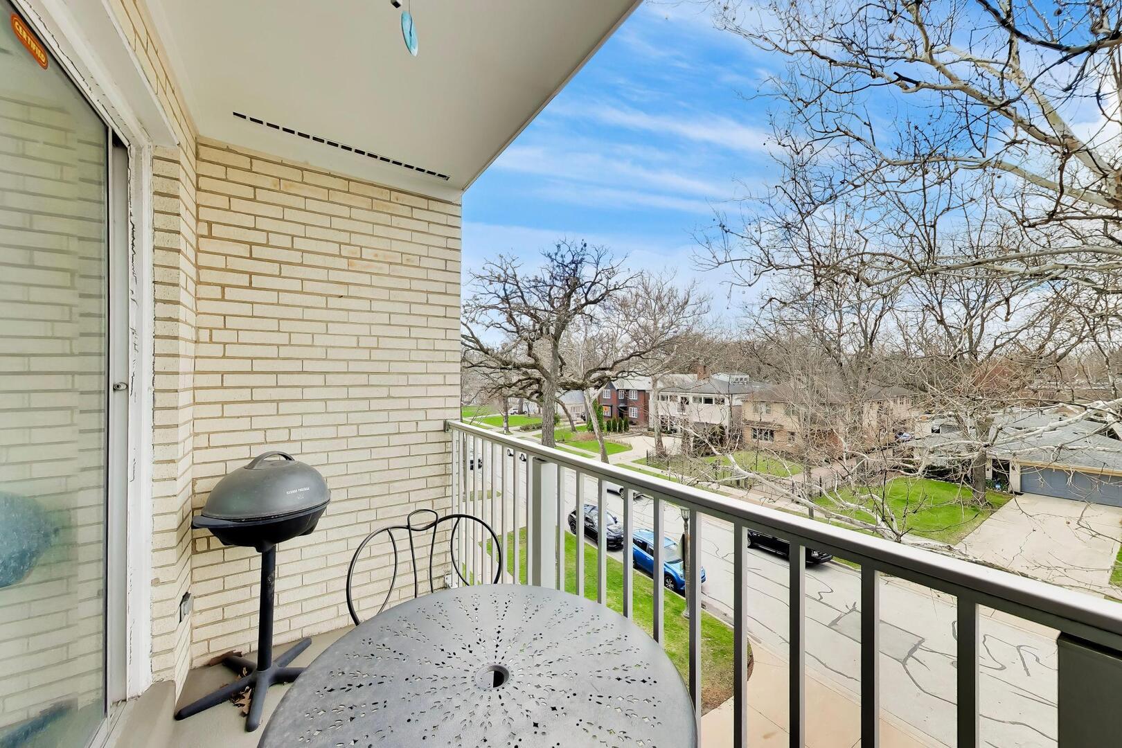 1535 Forest Avenue Unit: 402