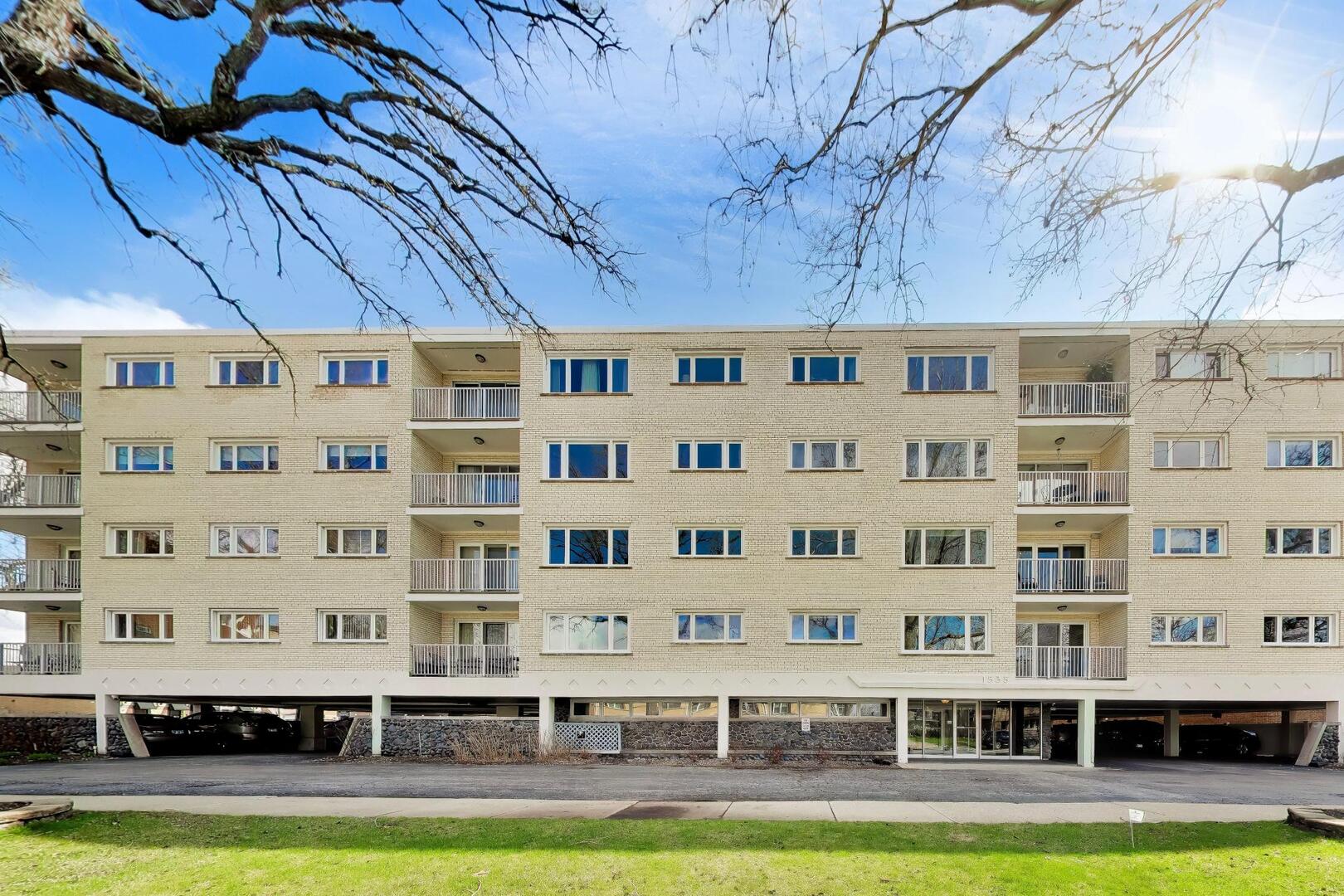 1535 Forest Avenue Unit: 402