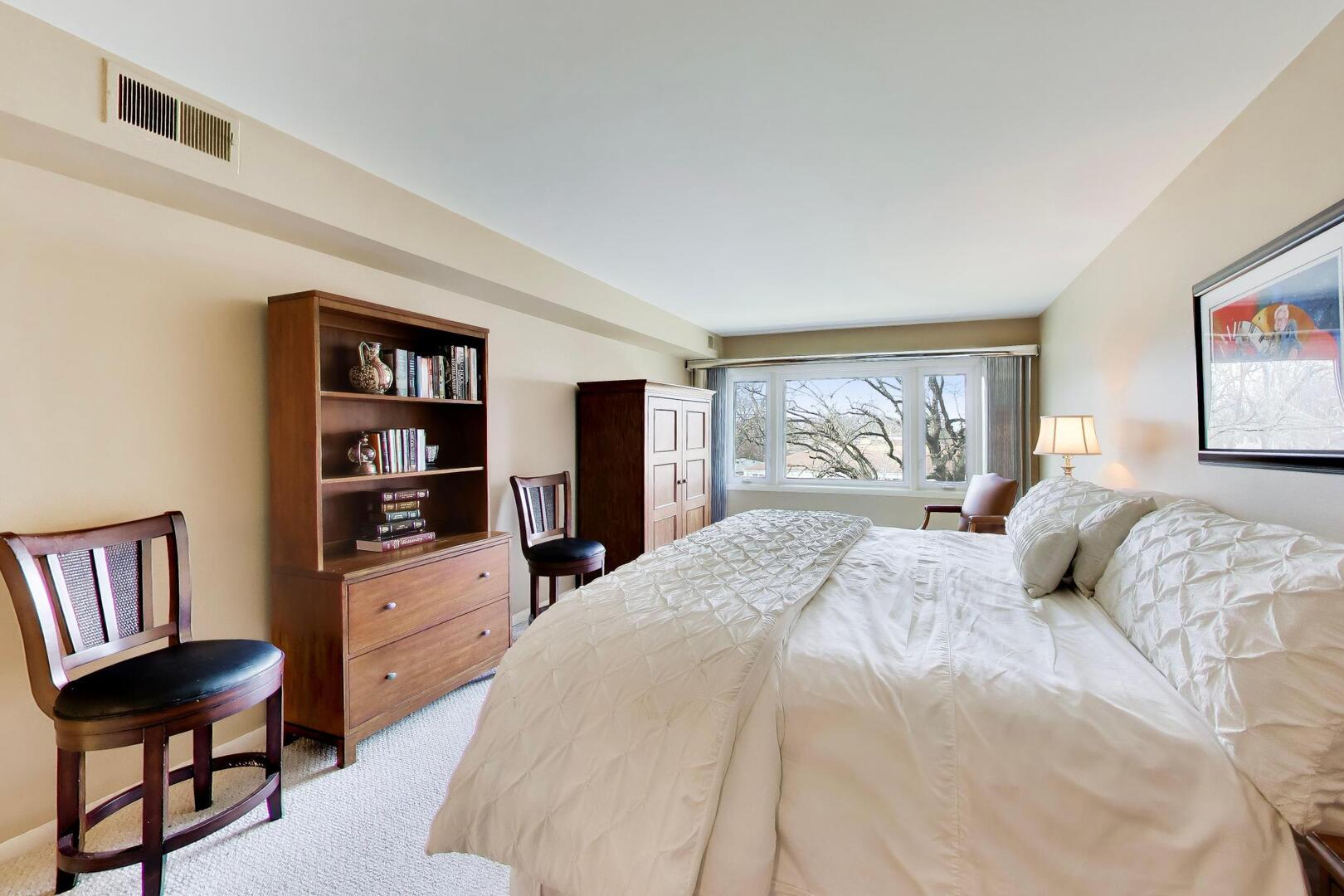 1535 Forest Avenue Unit: 402