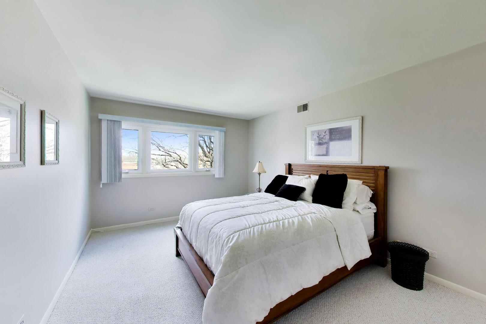 1535 Forest Avenue Unit: 402