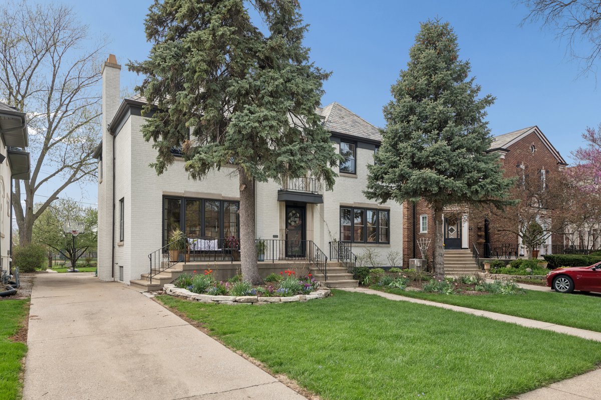 1111 Woodbine Avenue