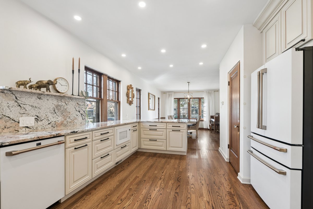 1111 Woodbine Avenue